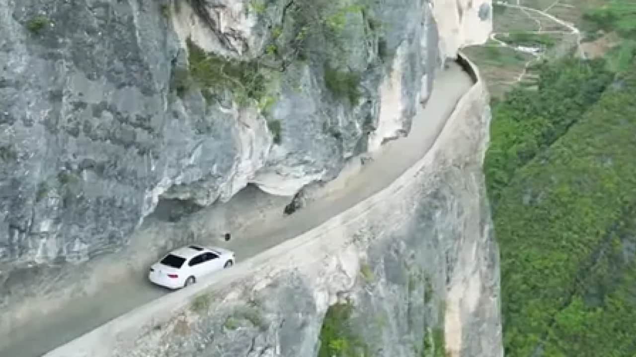 Foto - Yok böyle bir yol: 2.255 metrede nefes kesen yolculuk! Tırmanan bir daha geri dönmek istemiyor: 