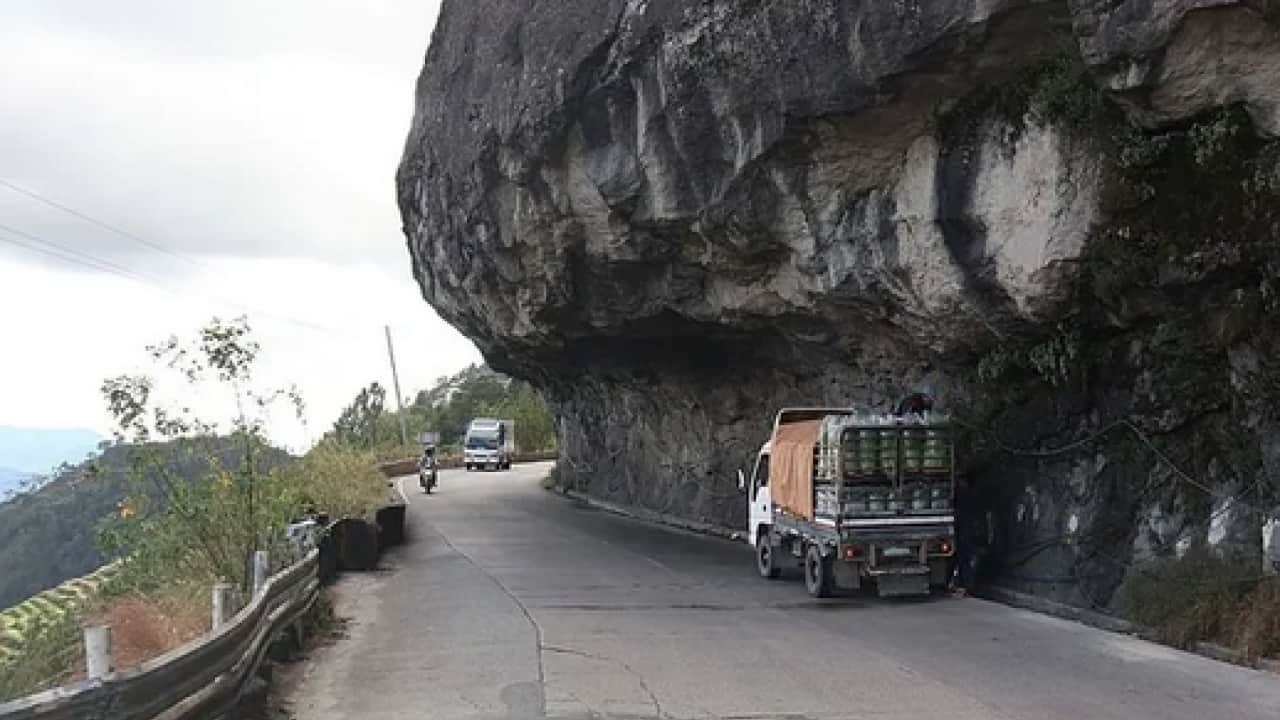 Foto - Yok böyle bir yol: 2.255 metrede nefes kesen yolculuk! Tırmanan bir daha geri dönmek istemiyor: 