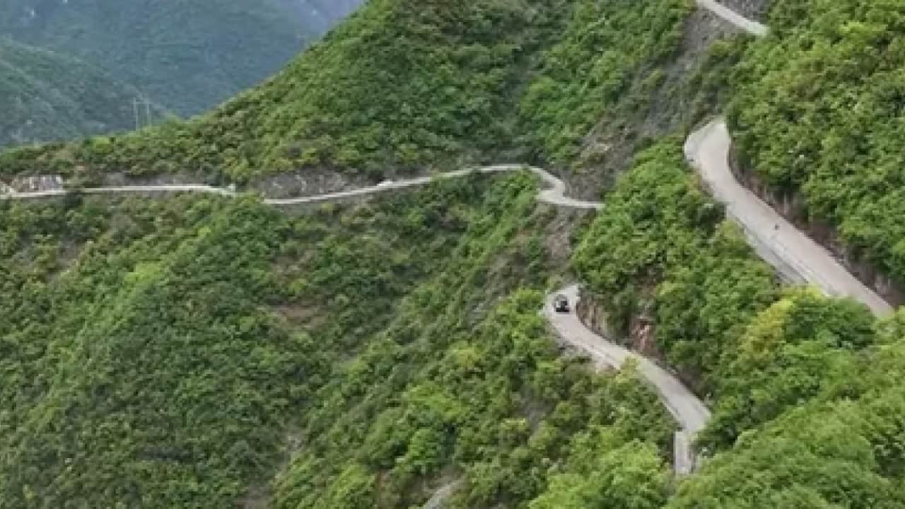 Foto - Yok böyle bir yol: 2.255 metrede nefes kesen yolculuk! Tırmanan bir daha geri dönmek istemiyor: 