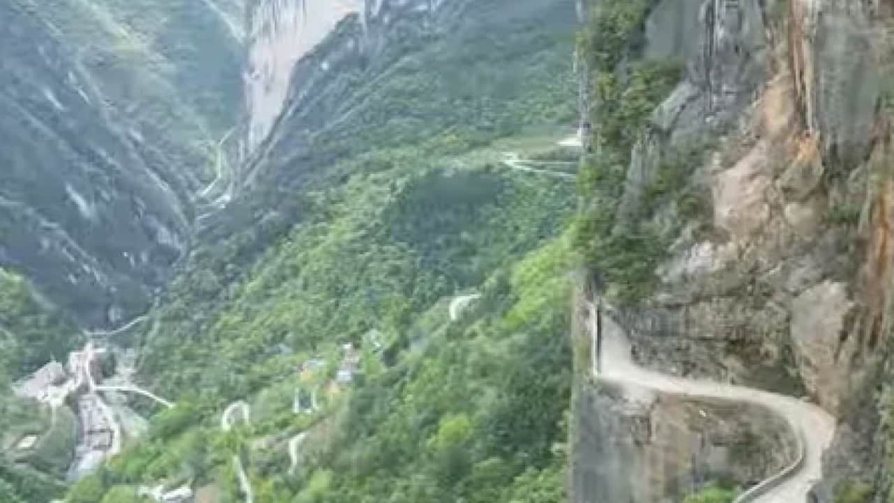 Foto - Yok böyle bir yol: 2.255 metrede nefes kesen yolculuk! Tırmanan bir daha geri dönmek istemiyor: 