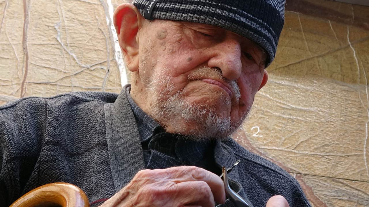 Foto - Yok olmaya yüz tutan mesleğin 70 yıllık erbabı! Samsun’un ‘Yıldız’ı şemsiyelere ikinci baharını yaşatıyor