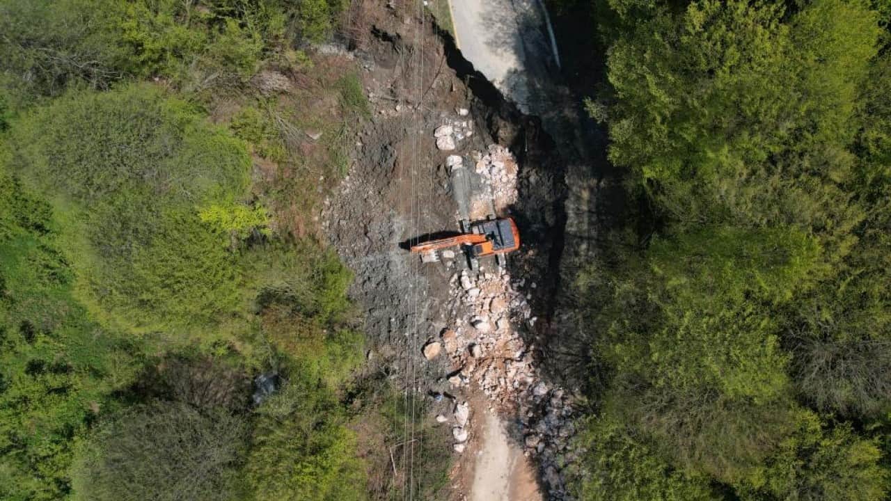 Foto - Yol çöktü 150 haneli köy mahsur kaldı