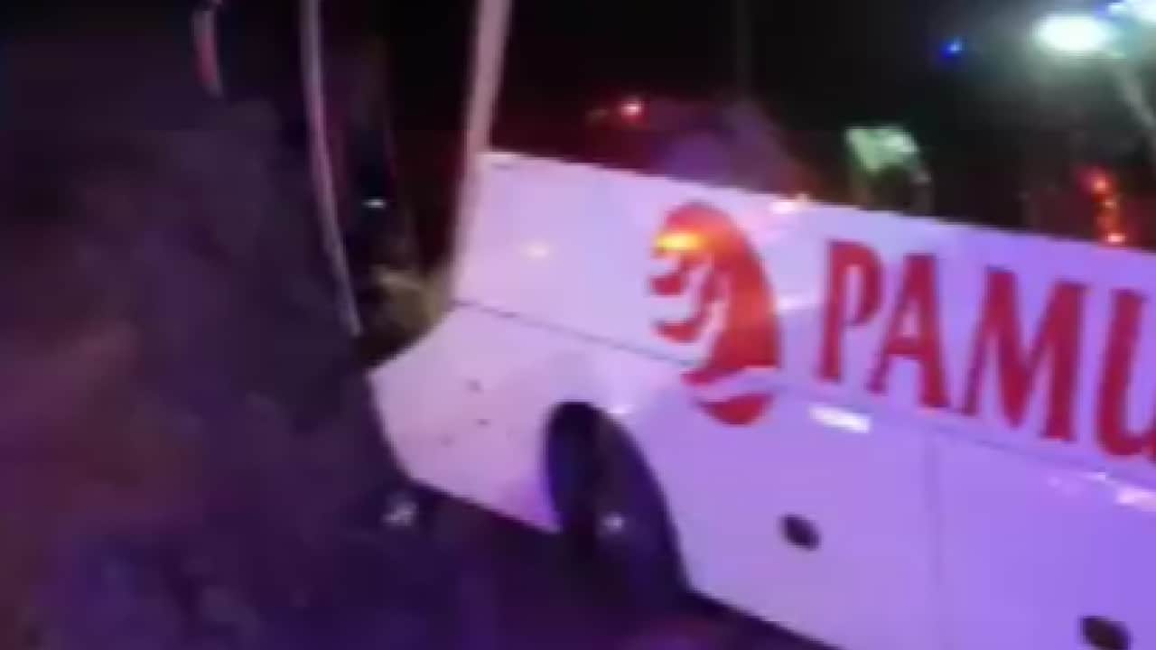 Foto - Yolcu otobüsü yoldan çıktı: Çok sayıda yaralı var!