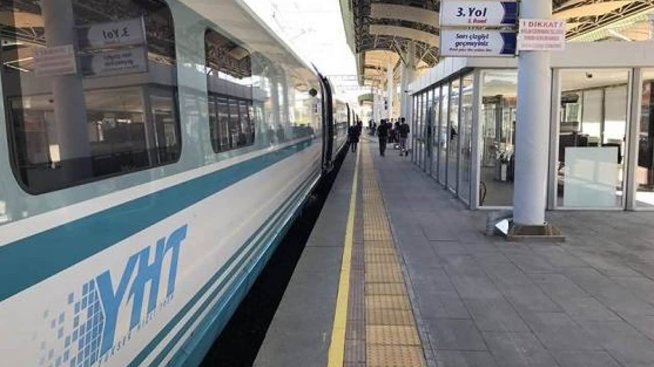 Foto - Yolları 10 saatten 2 saate düşürmüştü: Ankara-Konya hattı 15 yılı devirdi