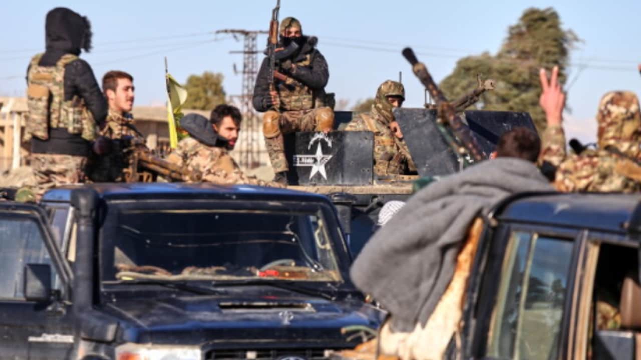 Foto - YPG silah bırakıp kendini feshetti! Dünya basını: Bölgede taşlar yerinden oynayacak
