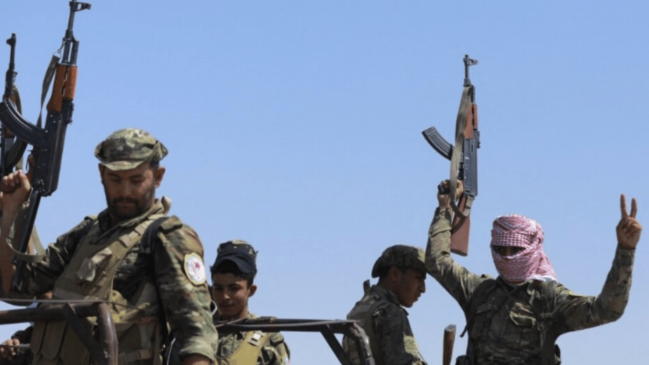 Foto - YPG silah bırakıp kendini feshetti! Dünya basını: Bölgede taşlar yerinden oynayacak