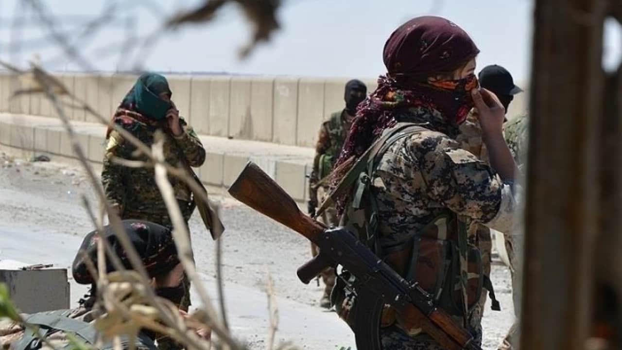 Foto - YPG silah bırakıp kendini feshetti! Dünya basını: Bölgede taşlar yerinden oynayacak