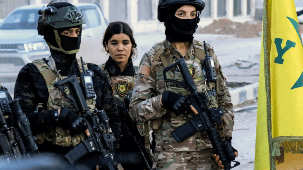 Foto - YPG silah bırakıp kendini feshetti! Dünya basını: Bölgede taşlar yerinden oynayacak