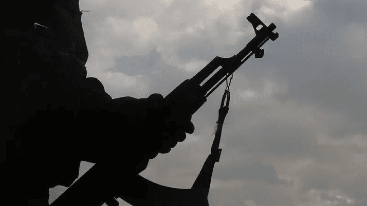 Foto - YPG silah bırakıp kendini feshetti! Dünya basını: Bölgede taşlar yerinden oynayacak