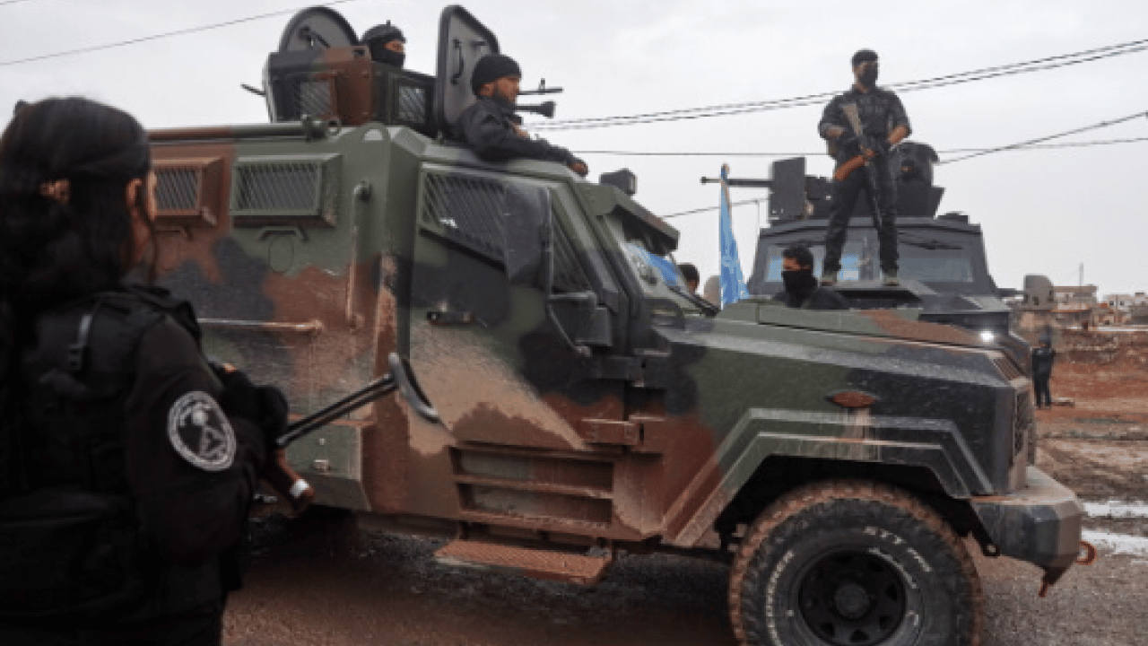 Foto - YPG silah bırakıp kendini feshetti! Dünya basını: Bölgede taşlar yerinden oynayacak