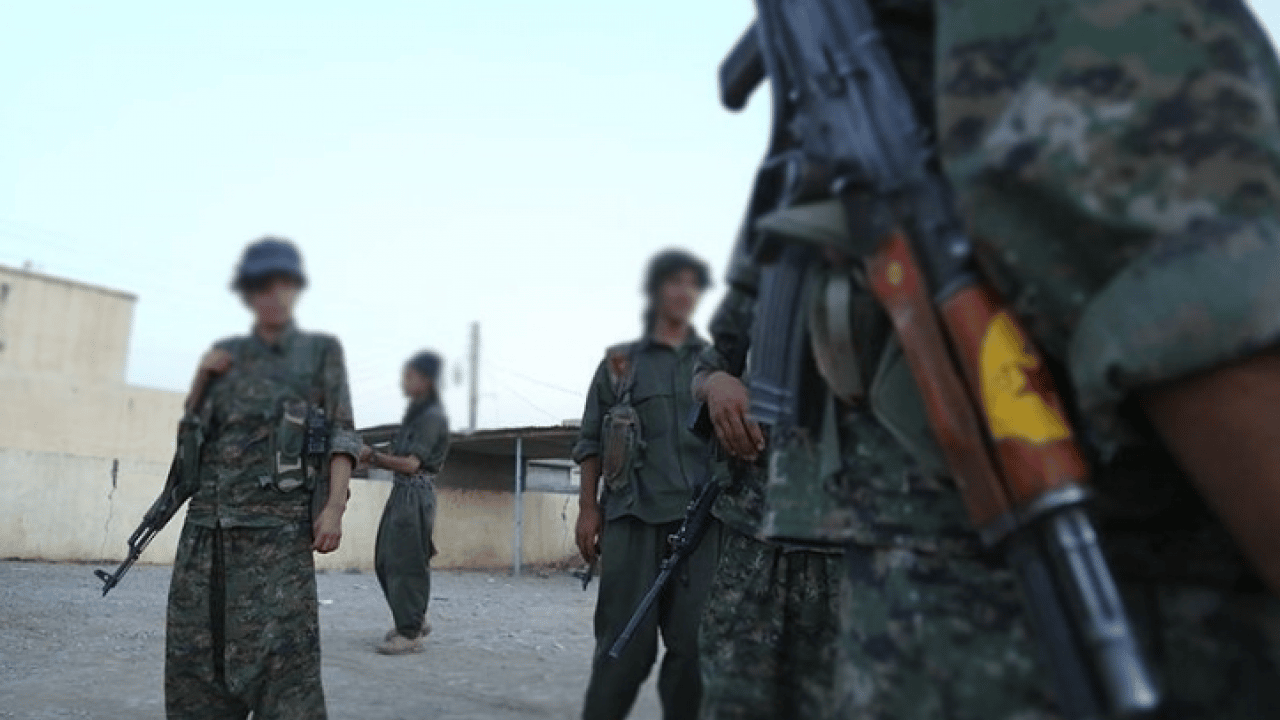 Foto - YPG silah bırakıp kendini feshetti! Dünya basını: Bölgede taşlar yerinden oynayacak