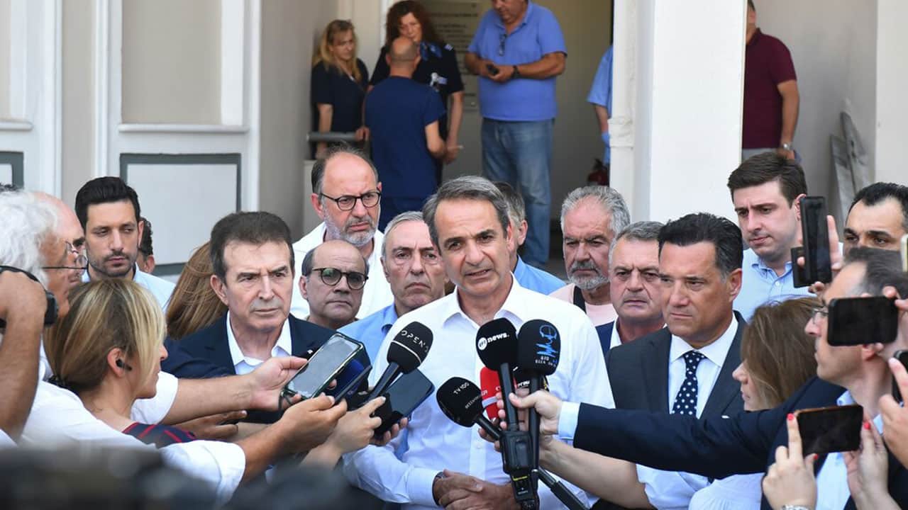 Foto - Yunanistan şokta! İktidar partili 3 siyasetçiye bombalı saldırı: 1 kişi öldü