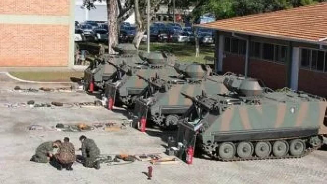 Foto - Yunanistan'dan Türkiye ile arasından su sızmayan Arap ülkesine şirinlik: Bedava silah verdiler