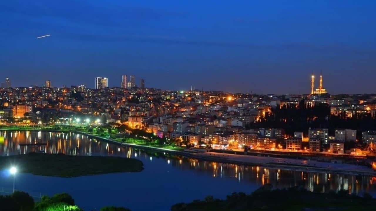 Foto - Yusuf Kaplan 'uyarıyorum' diyerek isyan etti: Buna göz yumulamaz bu İstanbul'a tecavüzdür