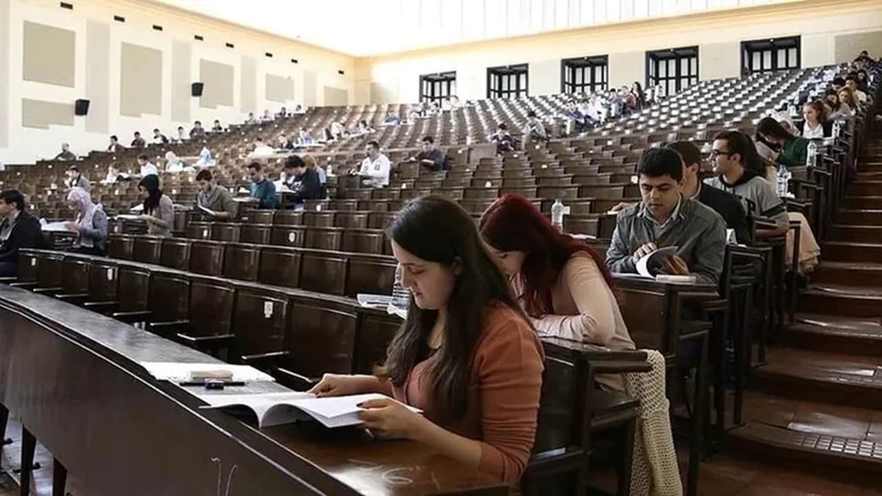 Foto - Yüz binlerce öğrenci yana yakıla bekliyordu! Ve nihayet Meclis’te kabul edildi