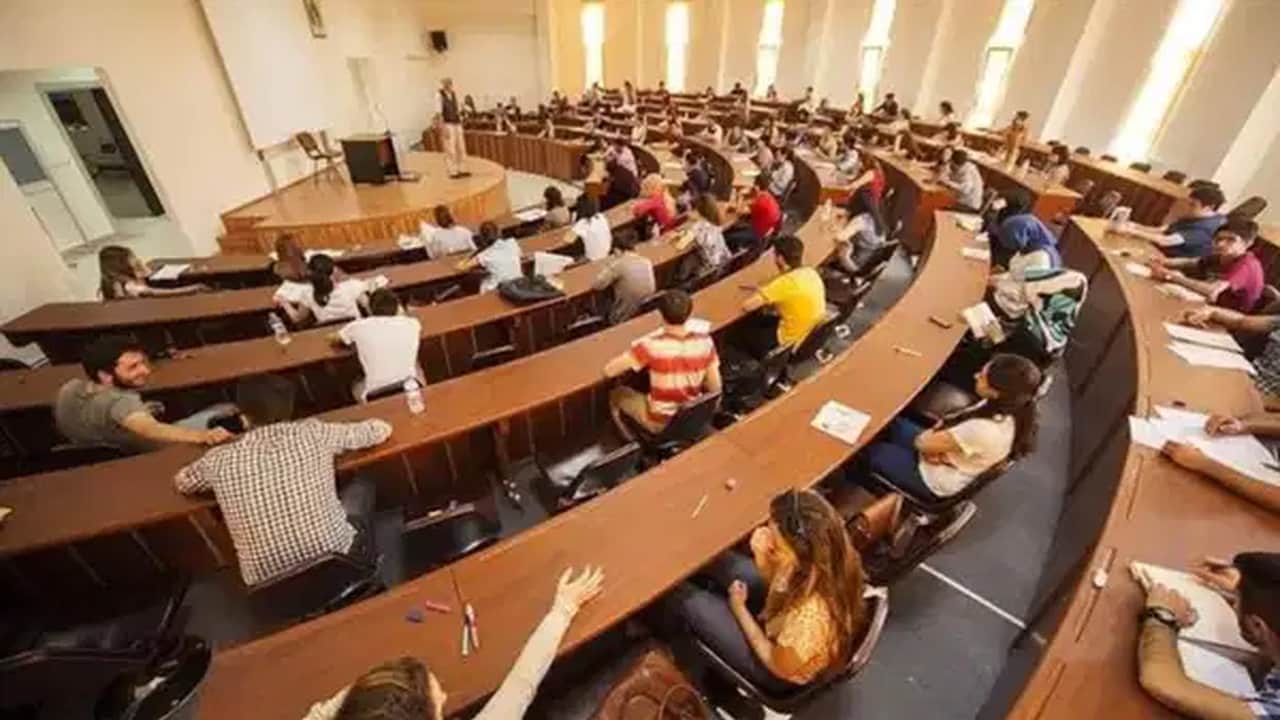 Foto - Yüz binlerce öğrenci yana yakıla bekliyordu! Ve nihayet Meclis’te kabul edildi