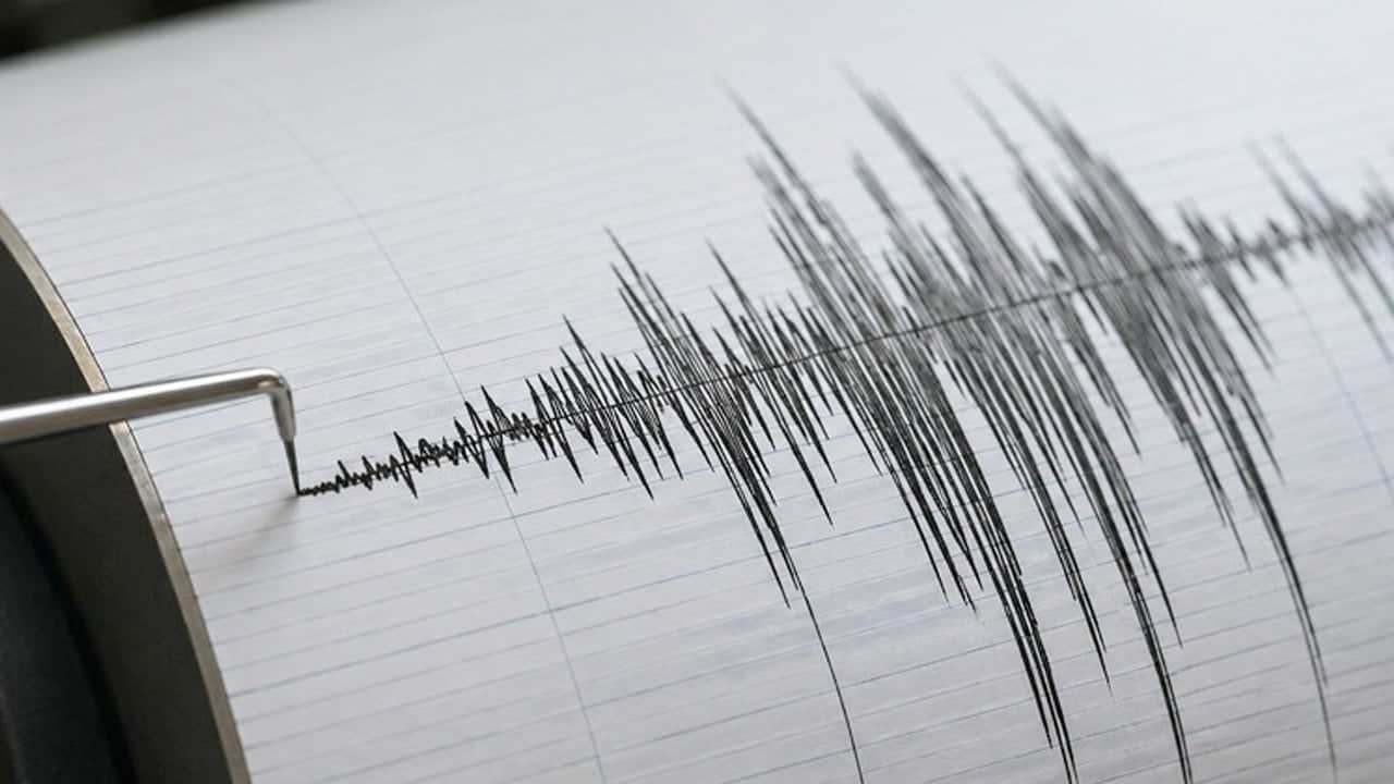 Zangır zangır sallandı! 5,8 büyüklüğünde deprem oldu