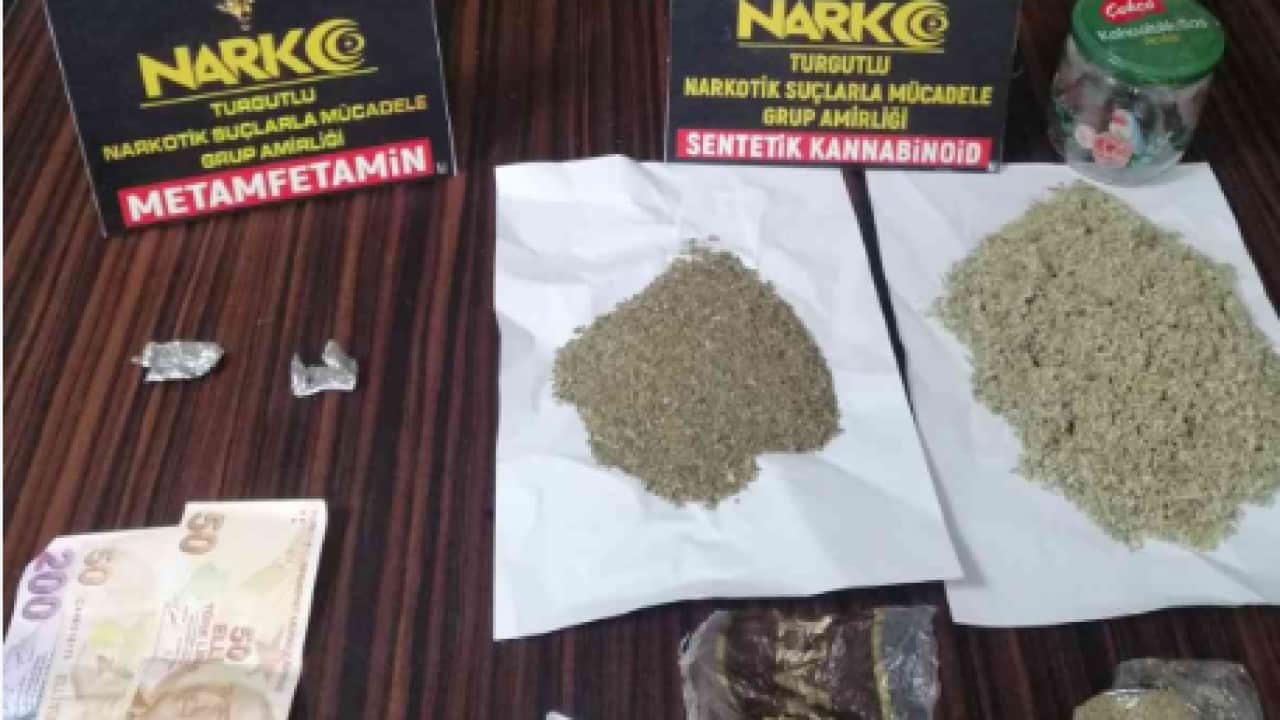 Foto - Zehir tacirleri her yöntemi deniyor: Uyuşturucuyu peçeteye emdiren 3 kişi tutuklandı