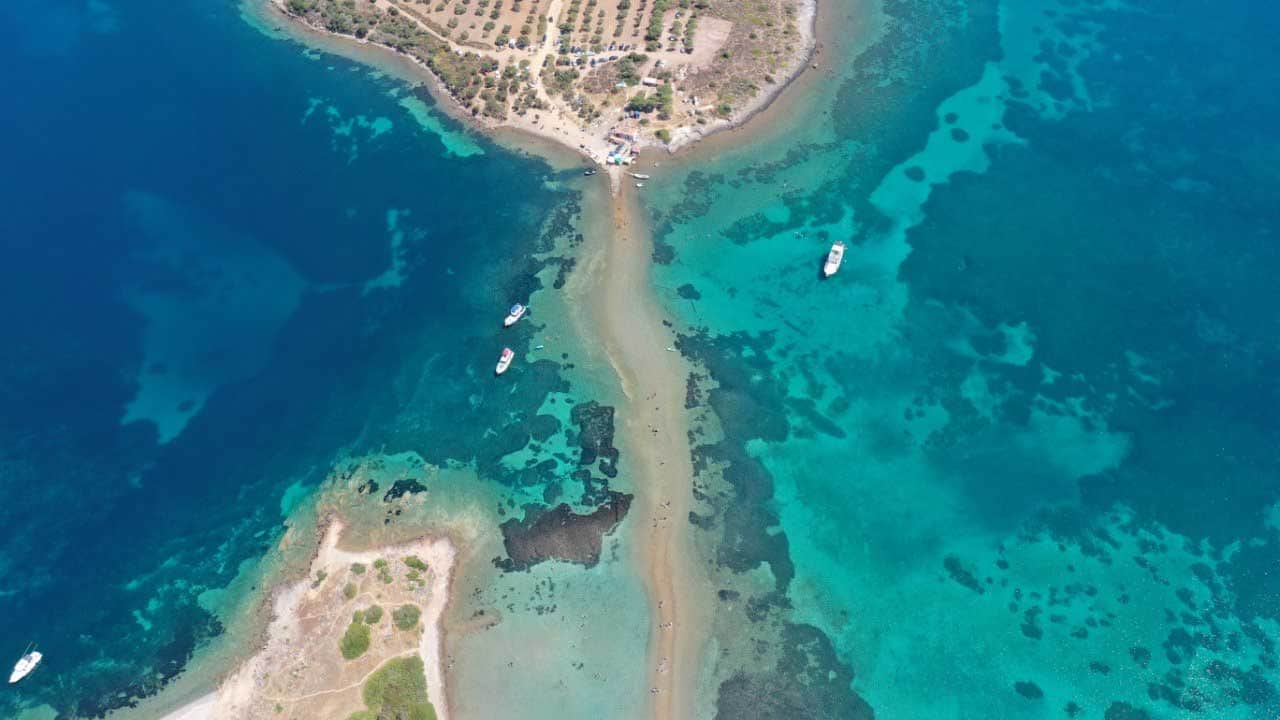 Foto - Ziyaretçi akınına uğruyor! Denizin ortasında yürüyüş parkuru