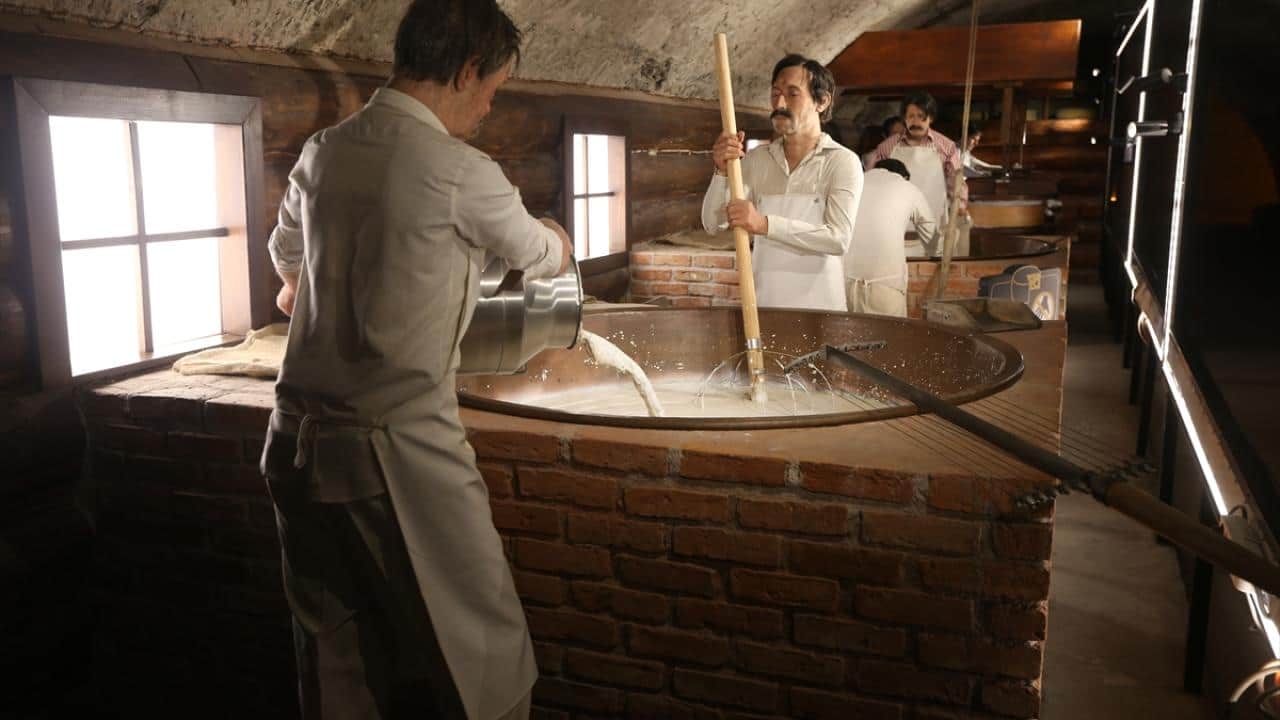 Foto - Ziyaretçi sayısı her yıl artıyor! Tarihi tabyada Kars'ın peynir kültürü sergileniyor