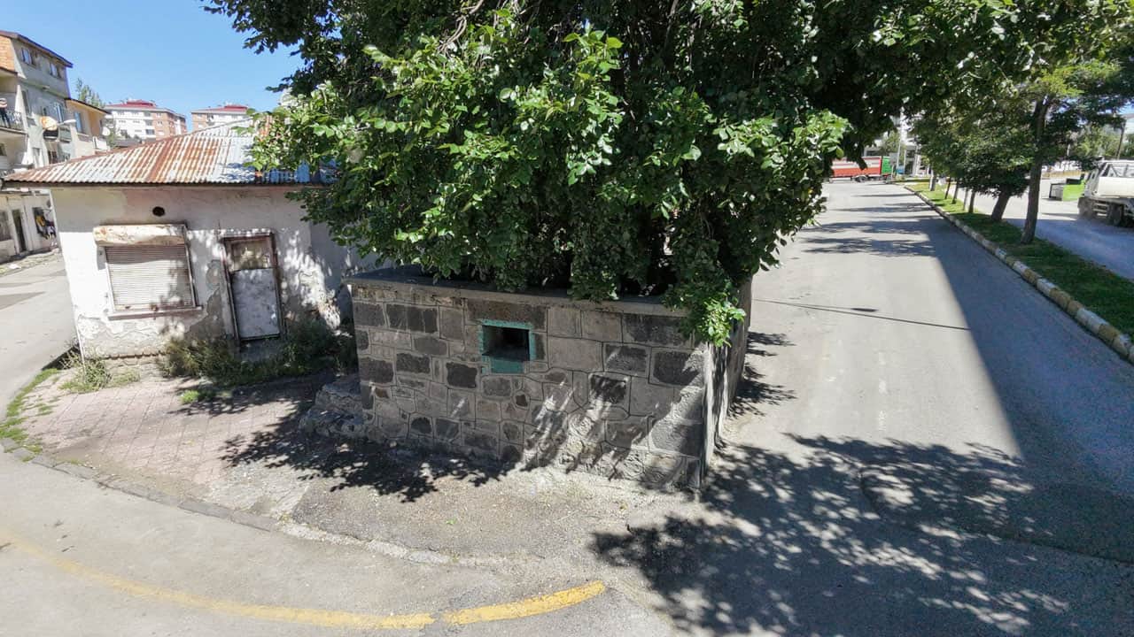Foto - Ziyarete gidip şifa için dua ediyorlar! Solunum sorunu yaşayan ‘Öksürük Baba’ya koşuyor