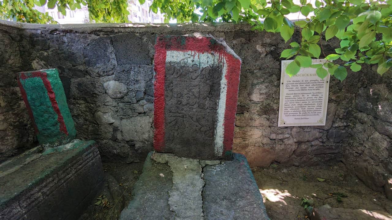 Ziyarete gidip şifa için dua ediyorlar! Solunum sorunu yaşayan ‘Öksürük Baba’ya koşuyor