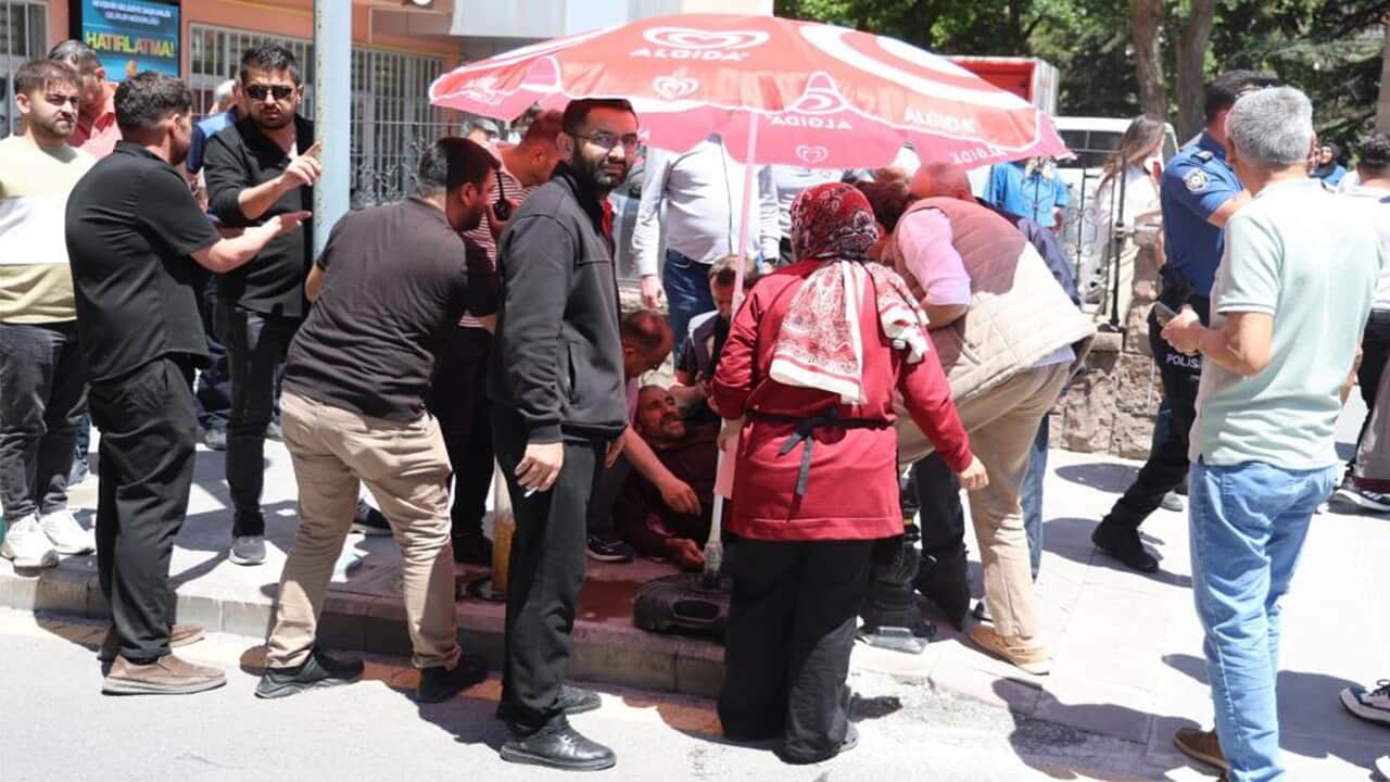 Cenaze çıkışında yol verme kavgasında kan gövdeyi götürdü