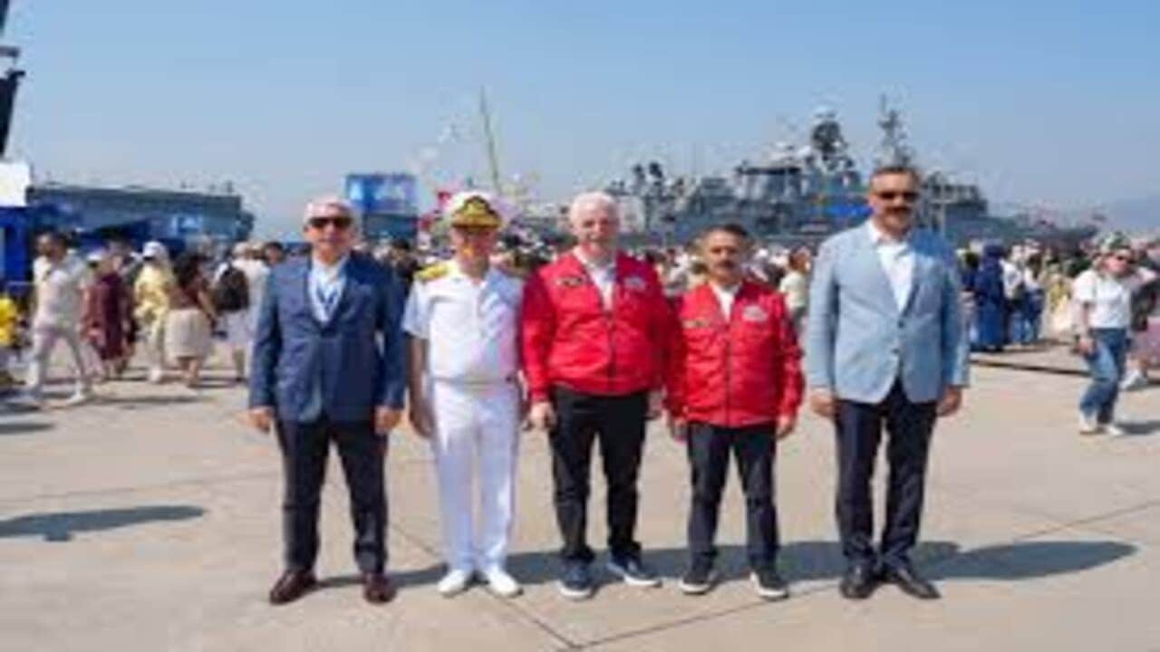 İstanbul Valisi Davut Gül'den, TEKNOFEST Mavi Vatan’a ziyaret