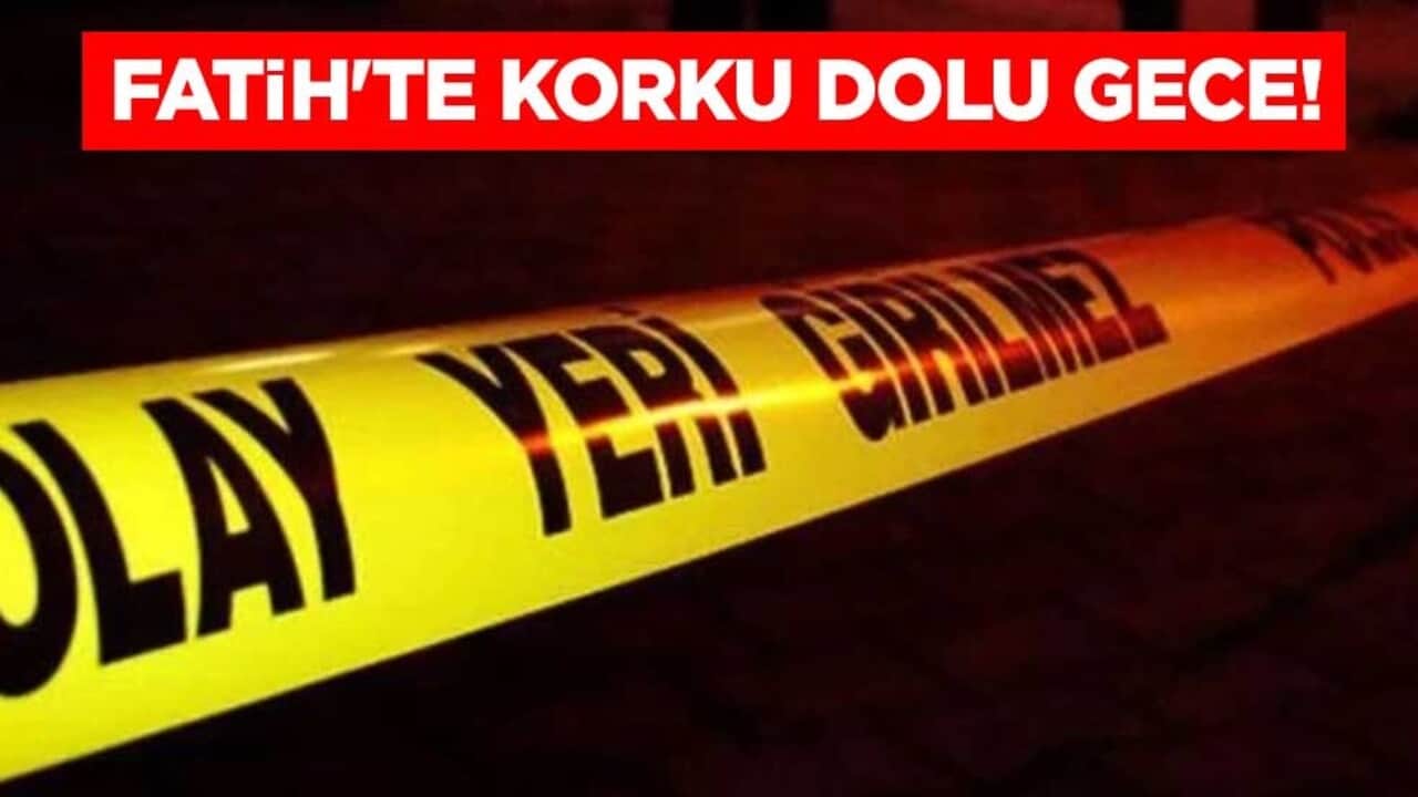 İstanbul'da korku dolu gece! Fatih'te 4 katlı binanın çatısı kısmen çöktü