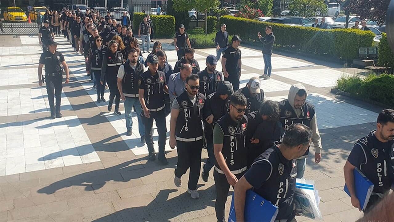 Sahte stajyerler üzerinden haksız kazanç elde eden 21 şüpheli adliyede
