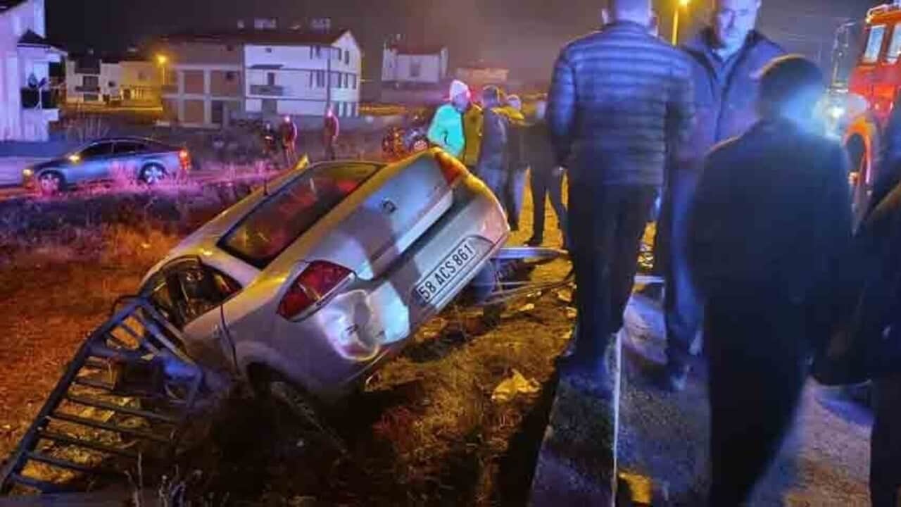Sivas’ta bariyer faciası: biri ağır 2 yaralı