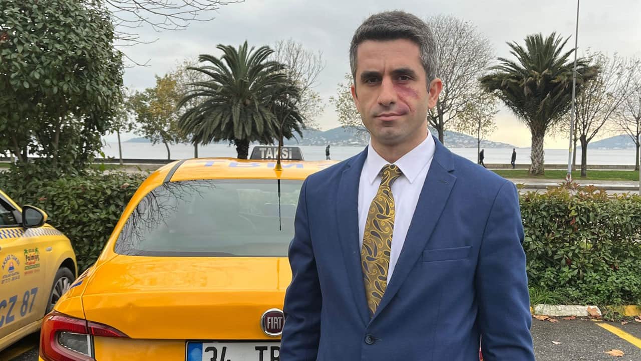 10 yıllık beyaz yaka kariyerine veda etti! İstanbul’un "kravatlı taksicisi"