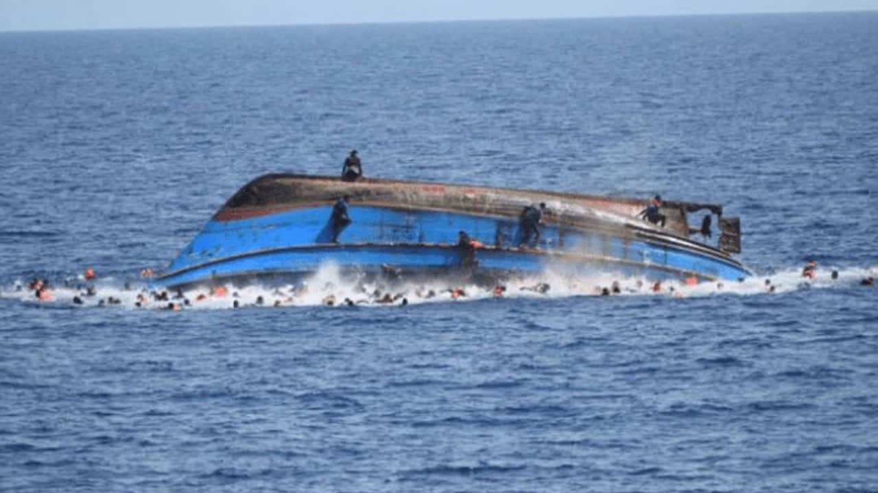 11 kişi hayatını kaybetti! Kayalıklara çarpan tekne alabora oldu