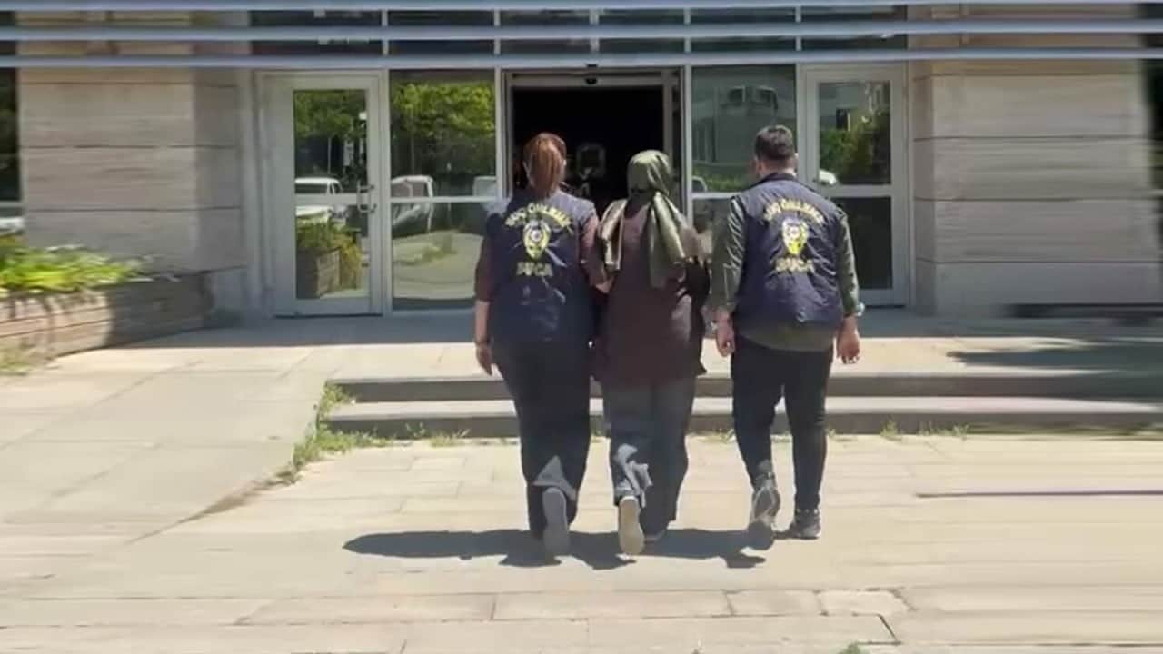12 yıldır aranan firari kadın yakalandı! Ölen kardeşinin kimliğiyle saklanıyordu