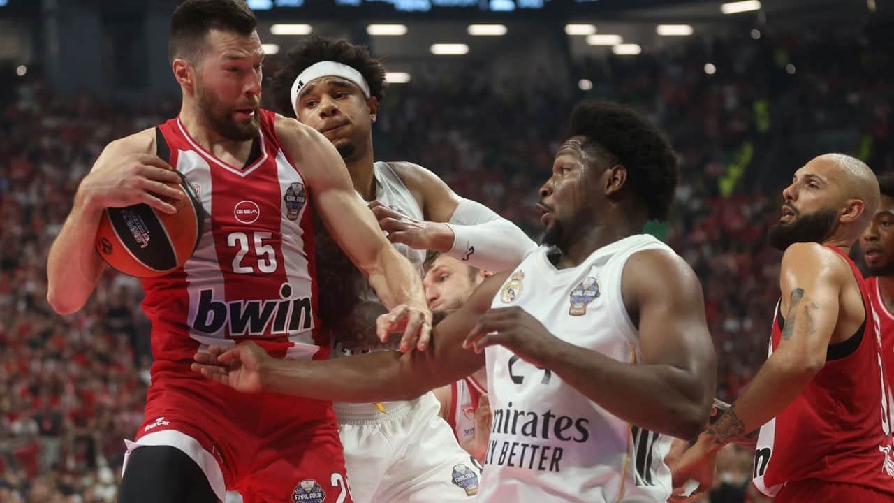13 yıl sonra gelen kupa! Olympiakos, Real Madrid’i devirip Euroleague şampiyonu oldu