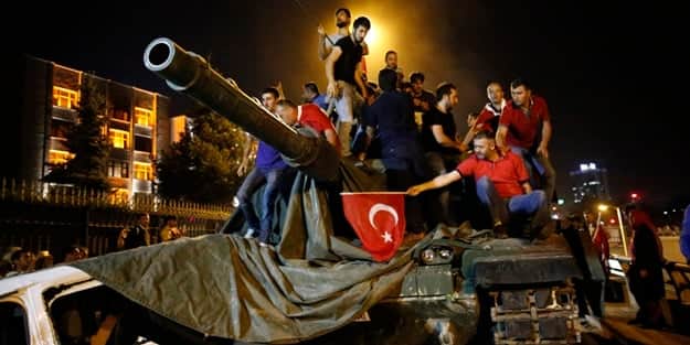 15 Temmuz Sağ-Sol Ezberinin Sonu: Siyasal Ayrımların Yeniden Tanımlandığı Bir Milat