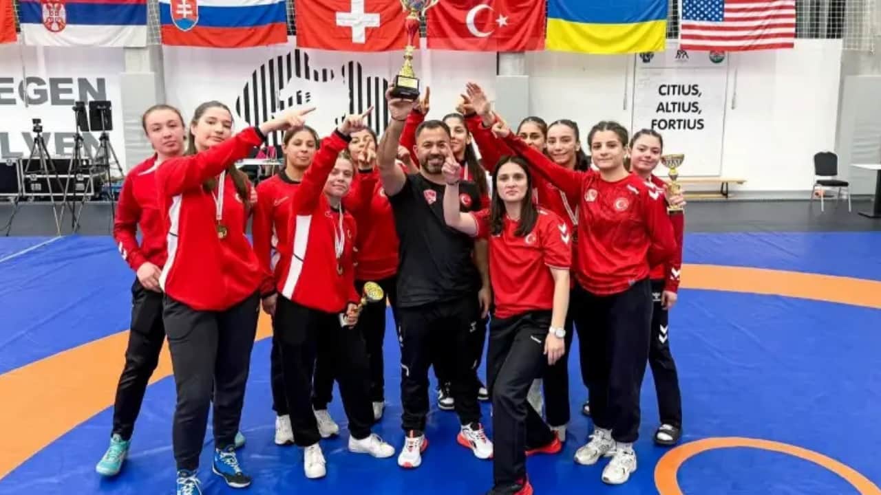 20 Yaş Altı Grekoromen Güreş Milli Takımı, Macaristan’daki turnuvada şampiyon oldu
