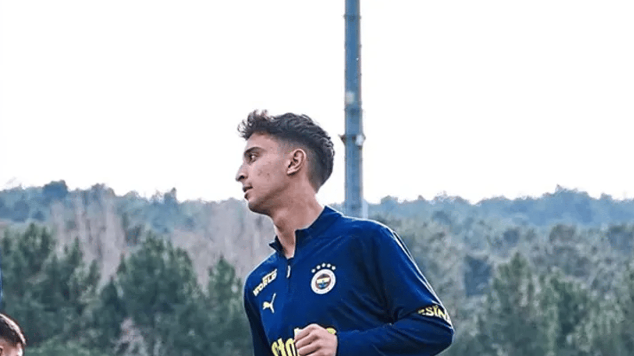 3. Lig takımı, Fenerli yıldızı kaptı!