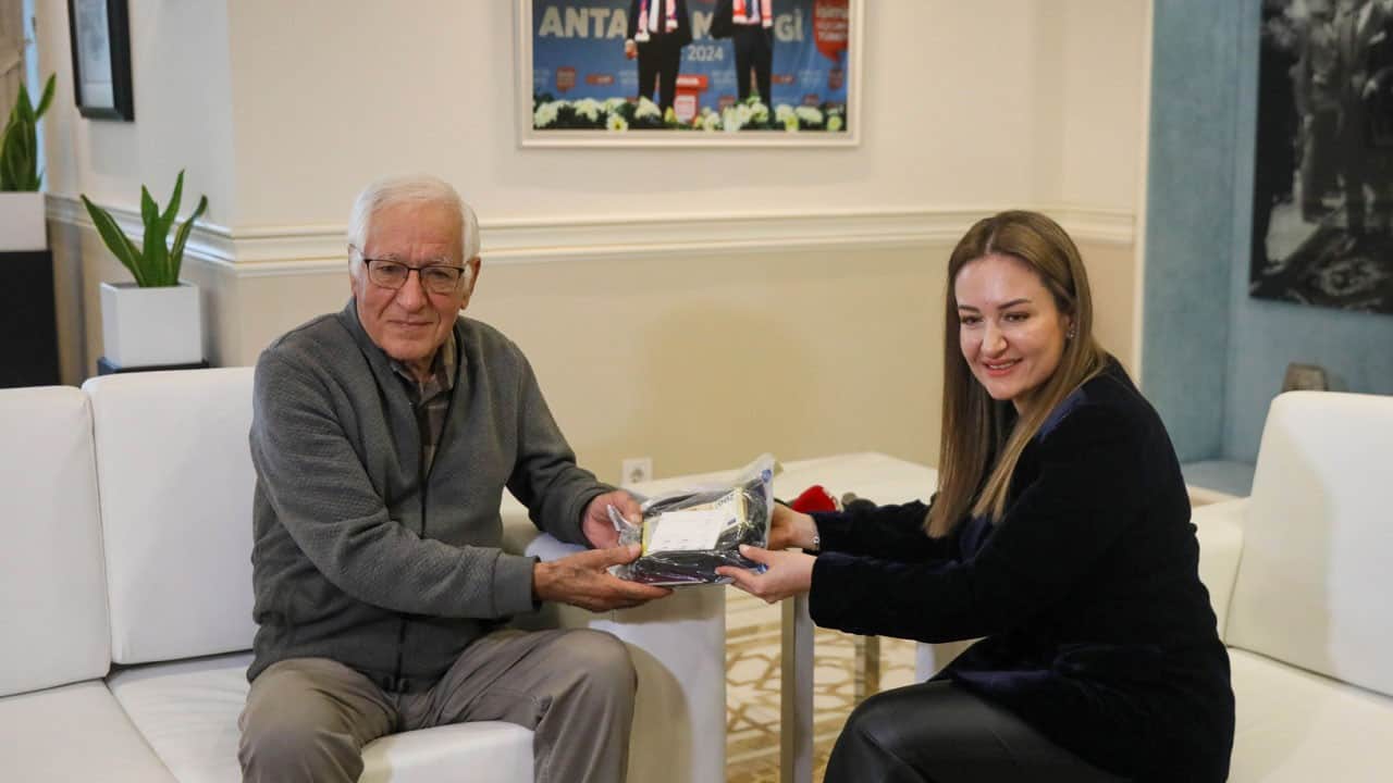 4 bin avroluk çanta otobüste unutuldu! Antalya’da şoförden ders gibi insanlık
