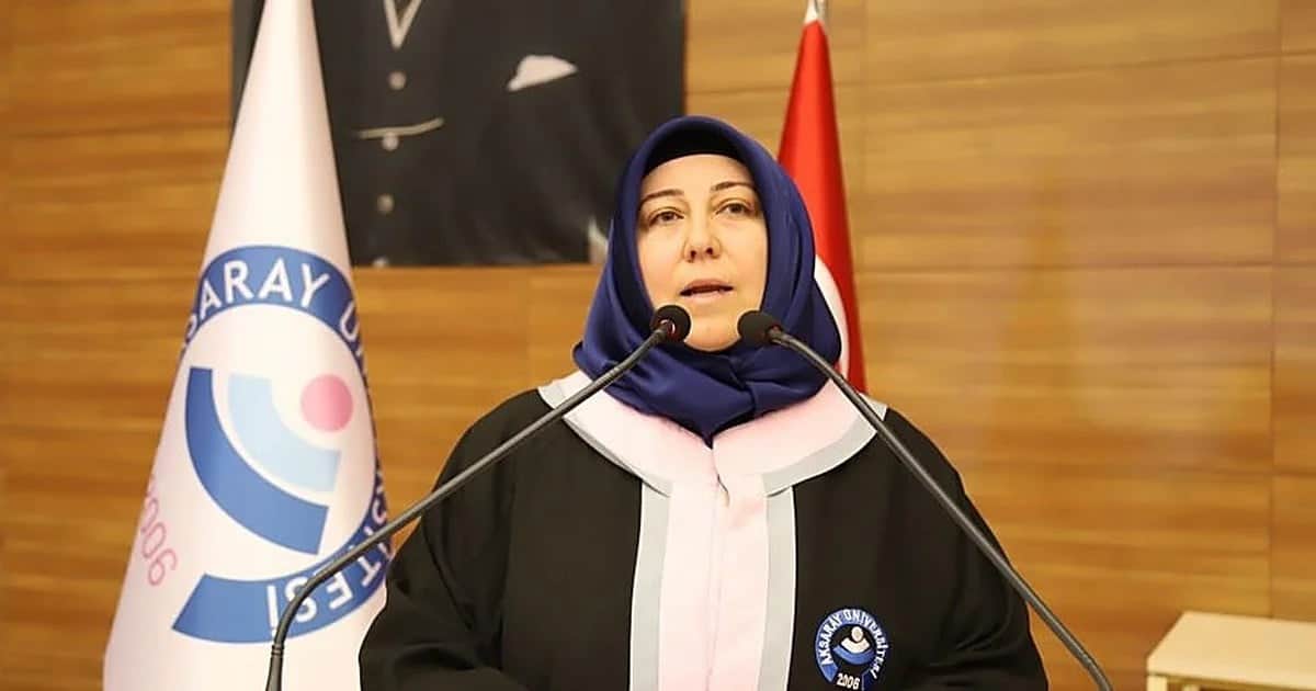 42 yaşında 3 çocuk annesi ev hanımı üniversiteyi bölüm birincisi bitirdi
