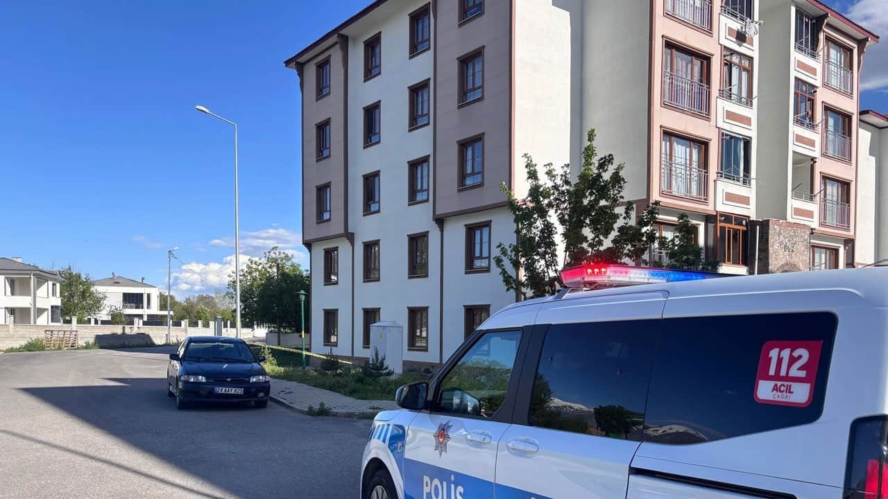  4’üncü kattan düşen çocuk ağır yaralandı