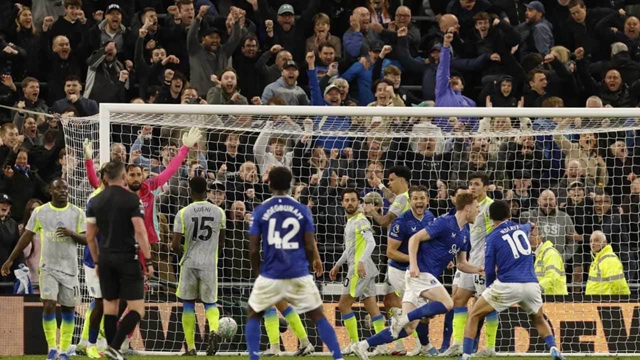6 gollü maçta gülen taraf Manchester City oldu