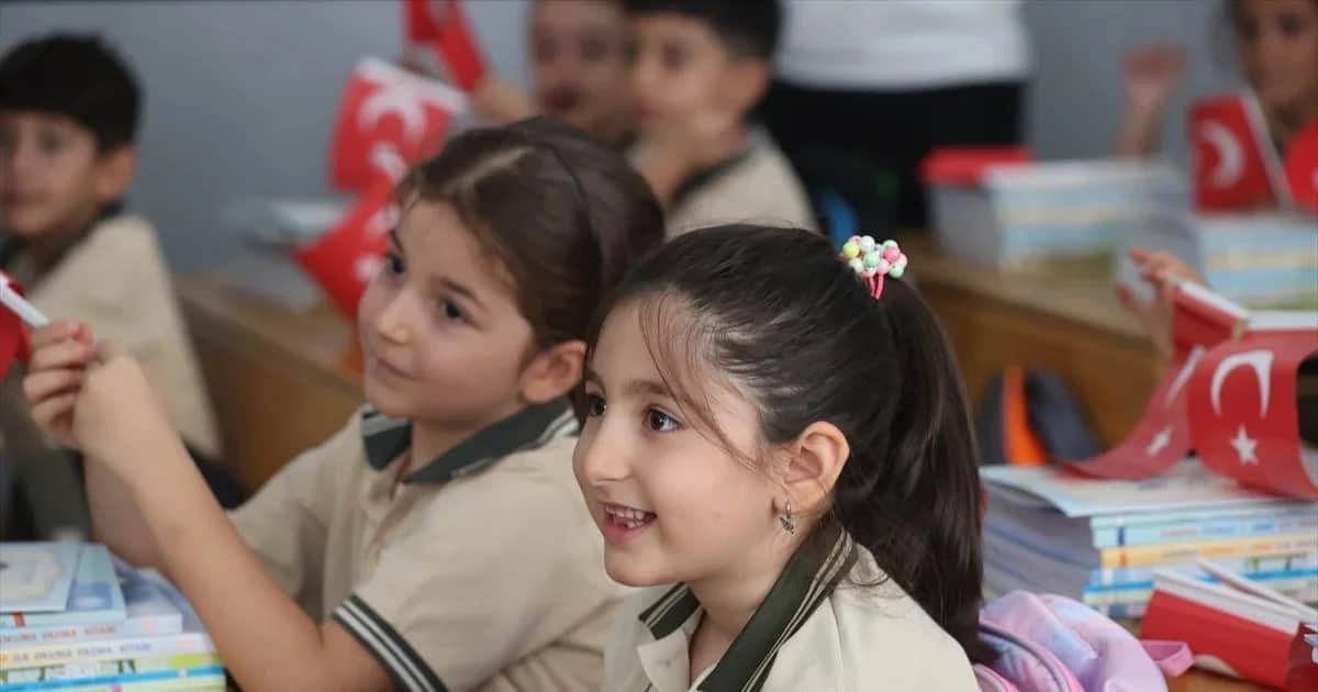 6 ilde ders zili çaldı, Gaziantep'te 680 bin öğrenci dersbaşı yaptı