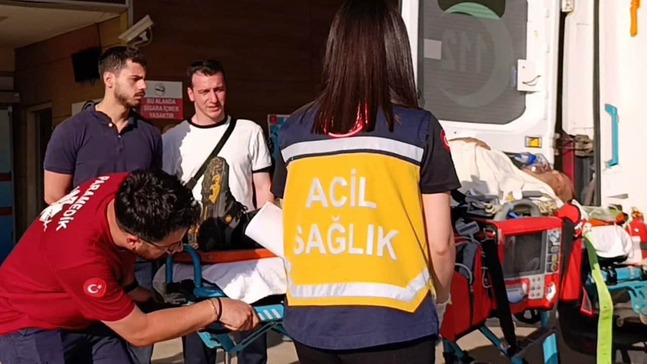 60 yaşındaki adam kiraz toplamak için çıktığı ağaçtan düştü