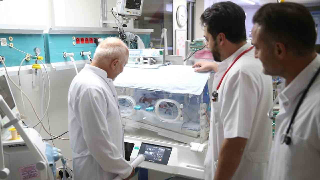 610 gramlık bebek için hayati operasyon: Yatak başında kalp ameliyatı