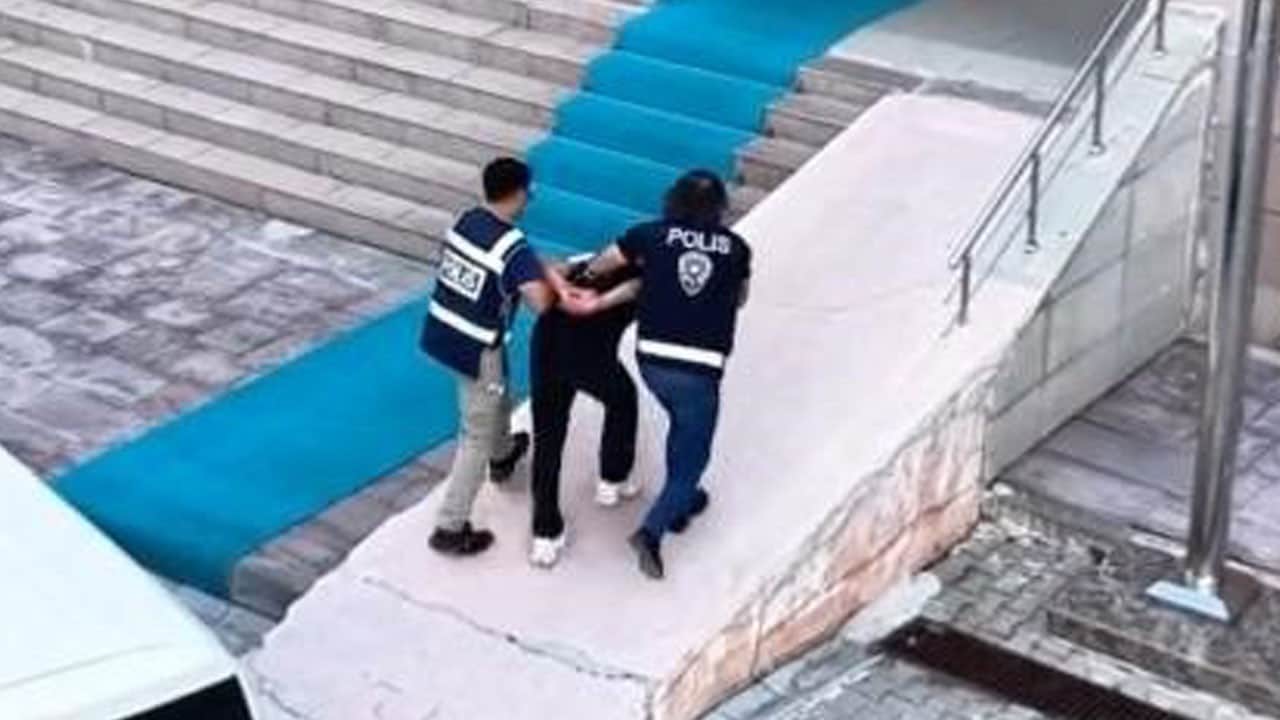 63 yıl kesinleşmiş hapis cezasını çekerken firar etmişti! Hareket halindeki araçtan indirilerek enselendi