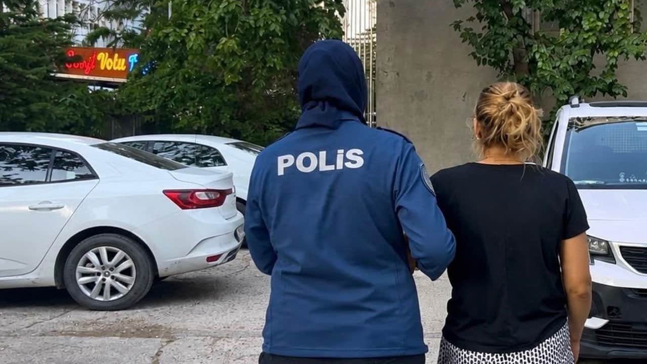 7 aydır köşe bucak aranıyordu! Firari kadın gizli bölmeden çıktı