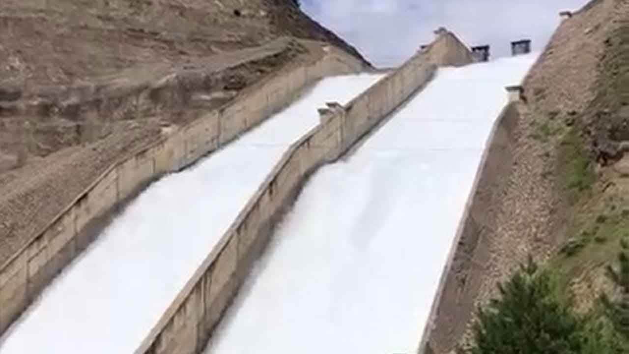 7 yıl sonra ilk kez! Özlüce Barajı'nda dev kapaklar ardına kadar açıldı!