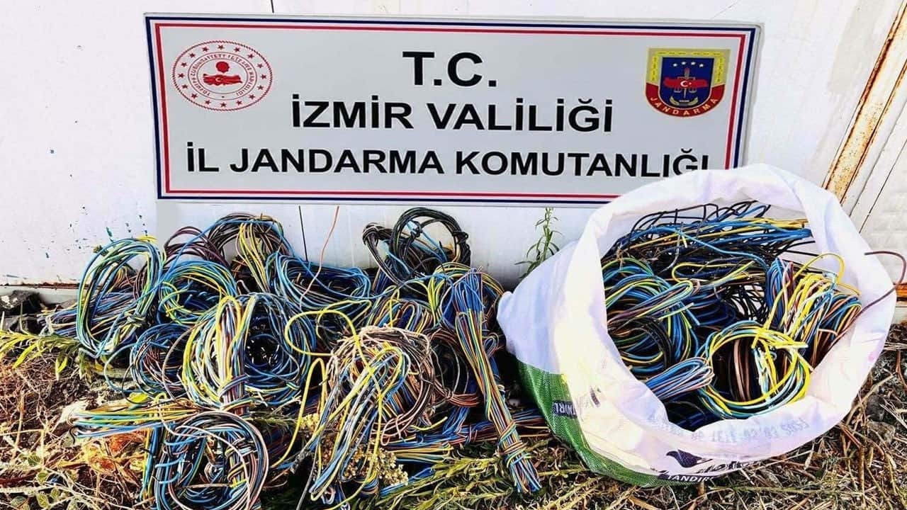 700 bin liralık kabloyu çalarken suçüstü yakalandılar!