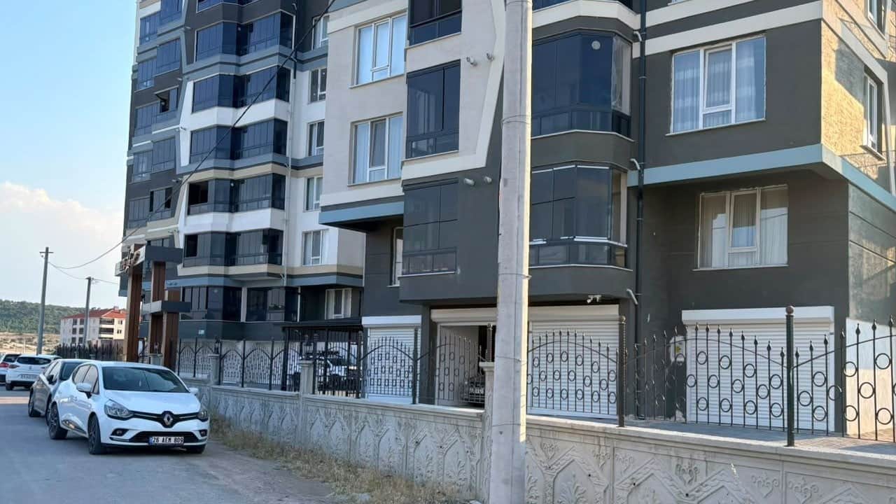 86 yaşındaki alzaymır hastası kadın 5. kattan düşerek hayatını kaybetti